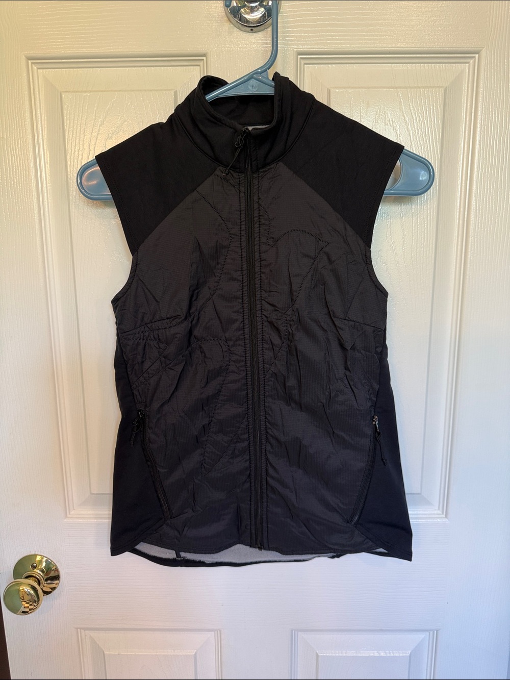 Oiselle Flyout running Black Quilted Zip-Front Vest